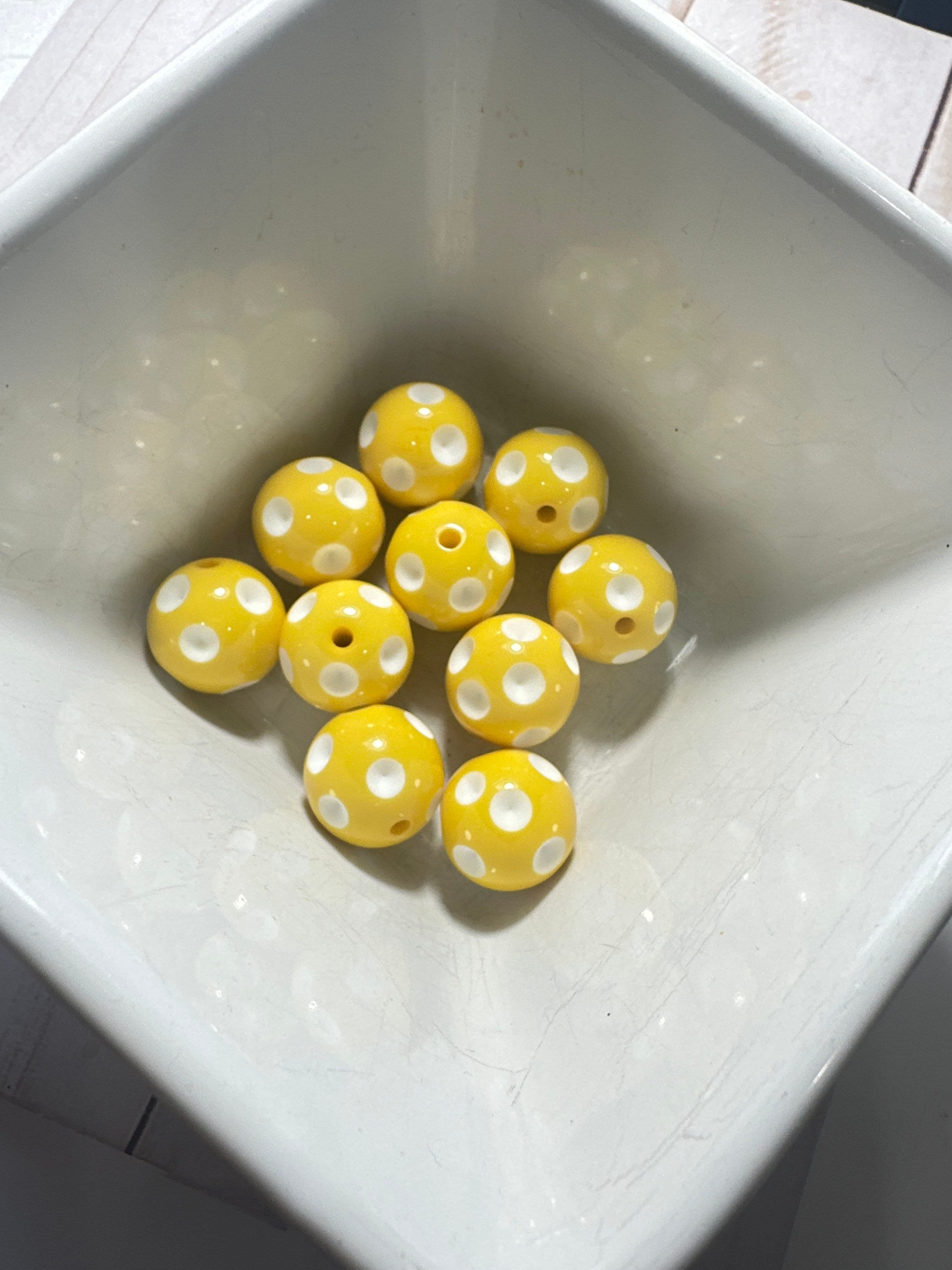 20mm yellow polka dot gum ball bead
