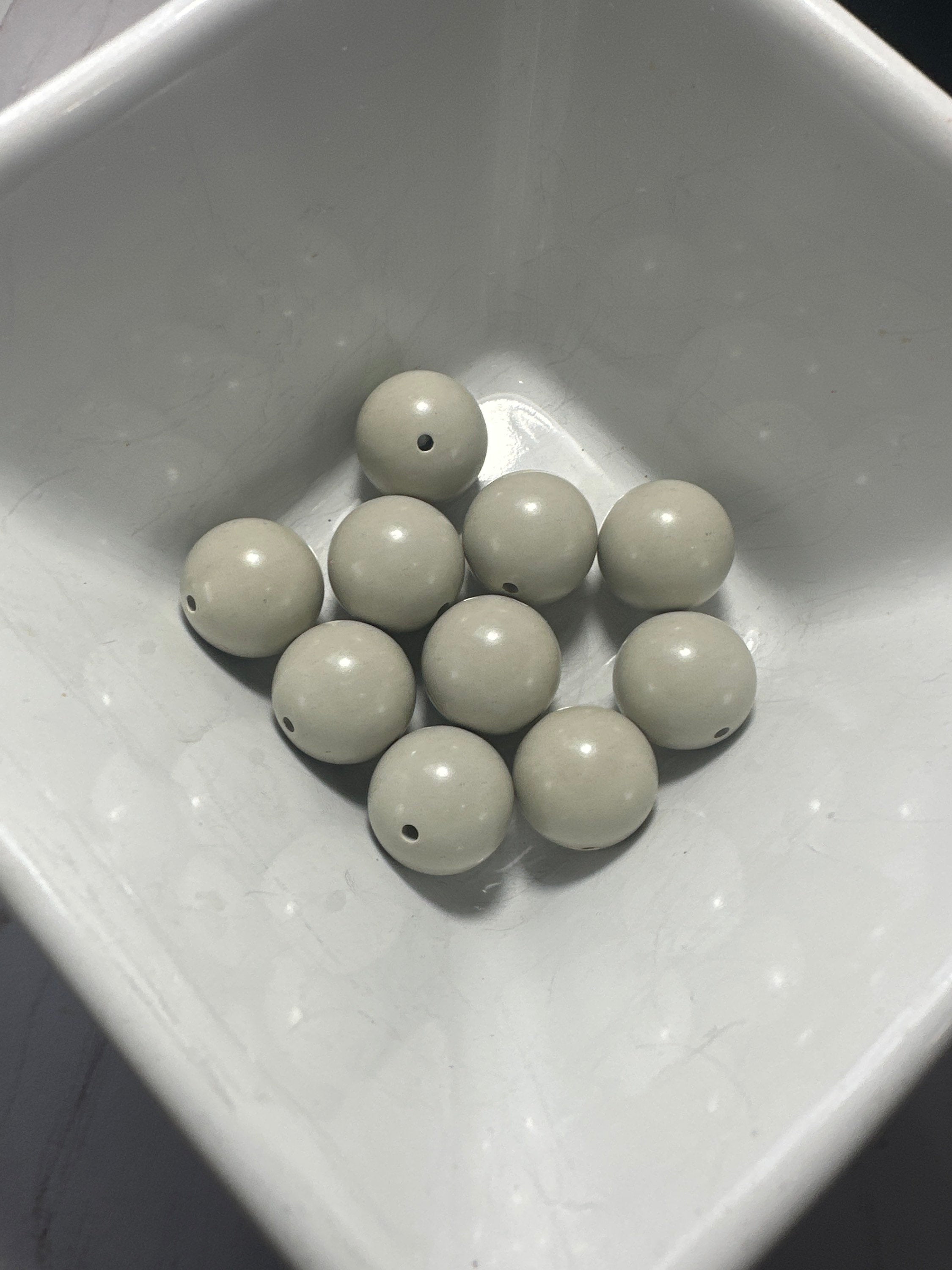 20mm gum ball bead stone color (grey tan) 10 count
